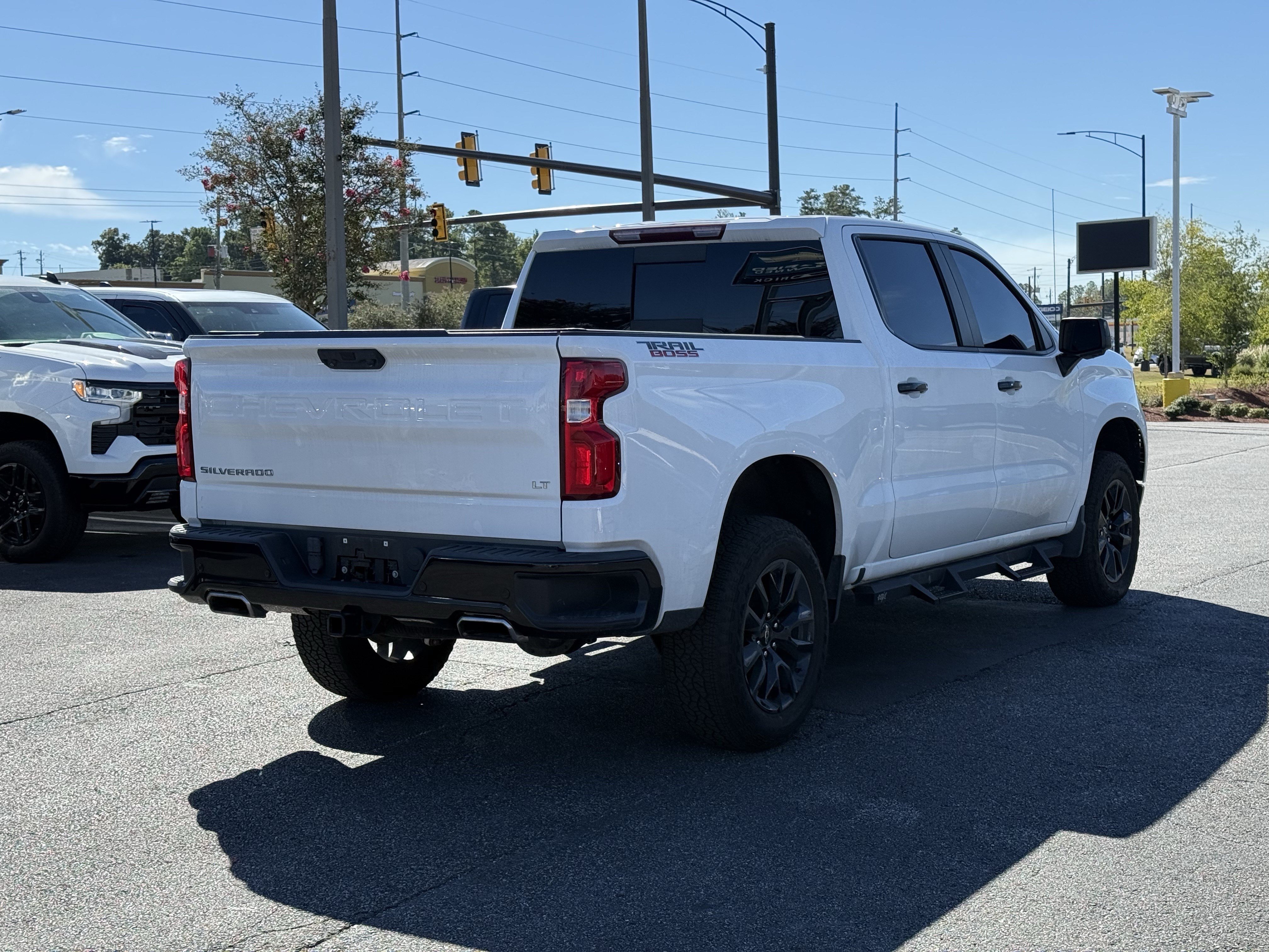 Used 2022 Chevrolet Silverado 1500 LT Trail Boss w/ LT Trail Boss Premium Package AWD/4WD image 11