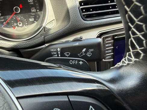 Used 2018 Volkswagen Passat GT image 30