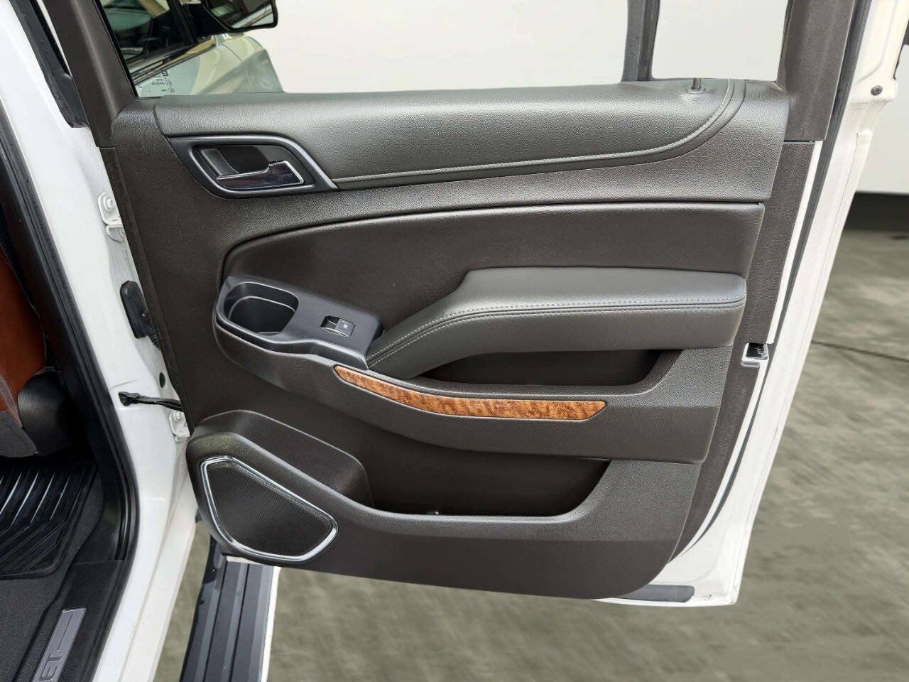 Used 2019 Chevrolet Suburban Premier w/ Premier Plus Edition AWD/4WD image 30