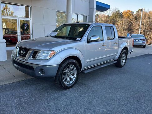 Used 2019 Nissan Frontier SL image 1