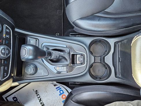 Used 2022 Jeep Cherokee Limited image 17