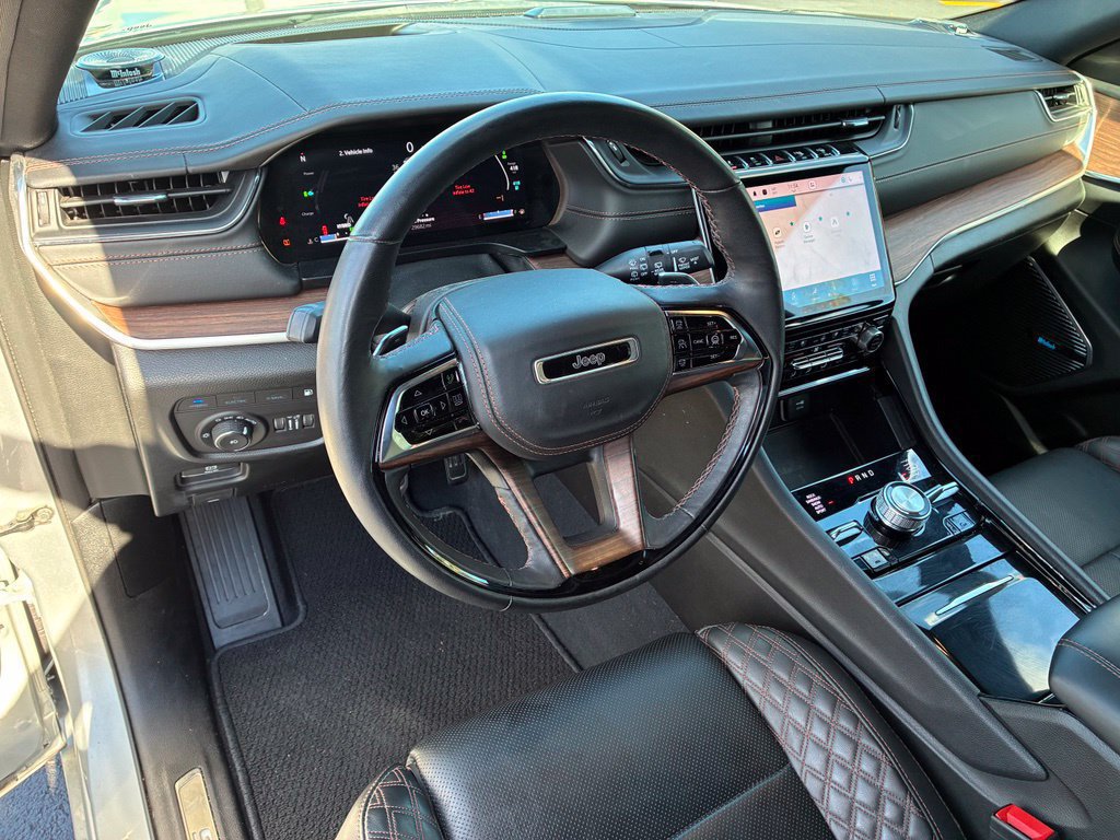 Used 2023 Jeep Grand Cherokee Summit w/ Advanced Protech Group IV AWD/4WD image 17