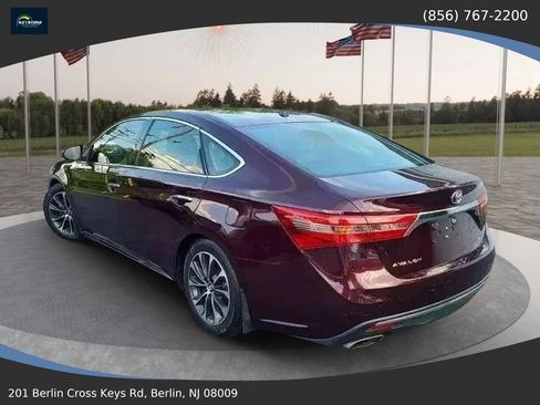 Used 2018 Toyota Avalon XLE FWD image 3