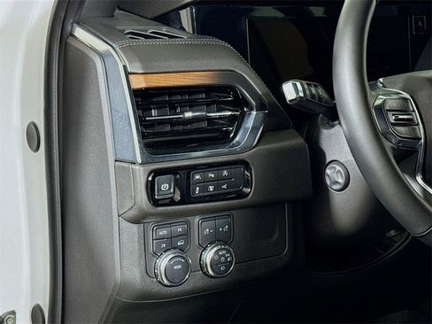 Certified 2025 GMC Yukon Denali image 8