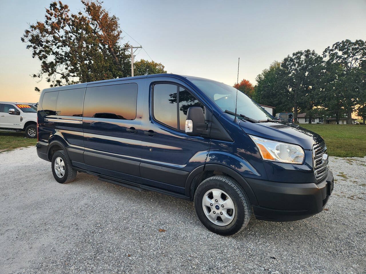 Used 2019 Ford Transit 350 XLT RWD image 6