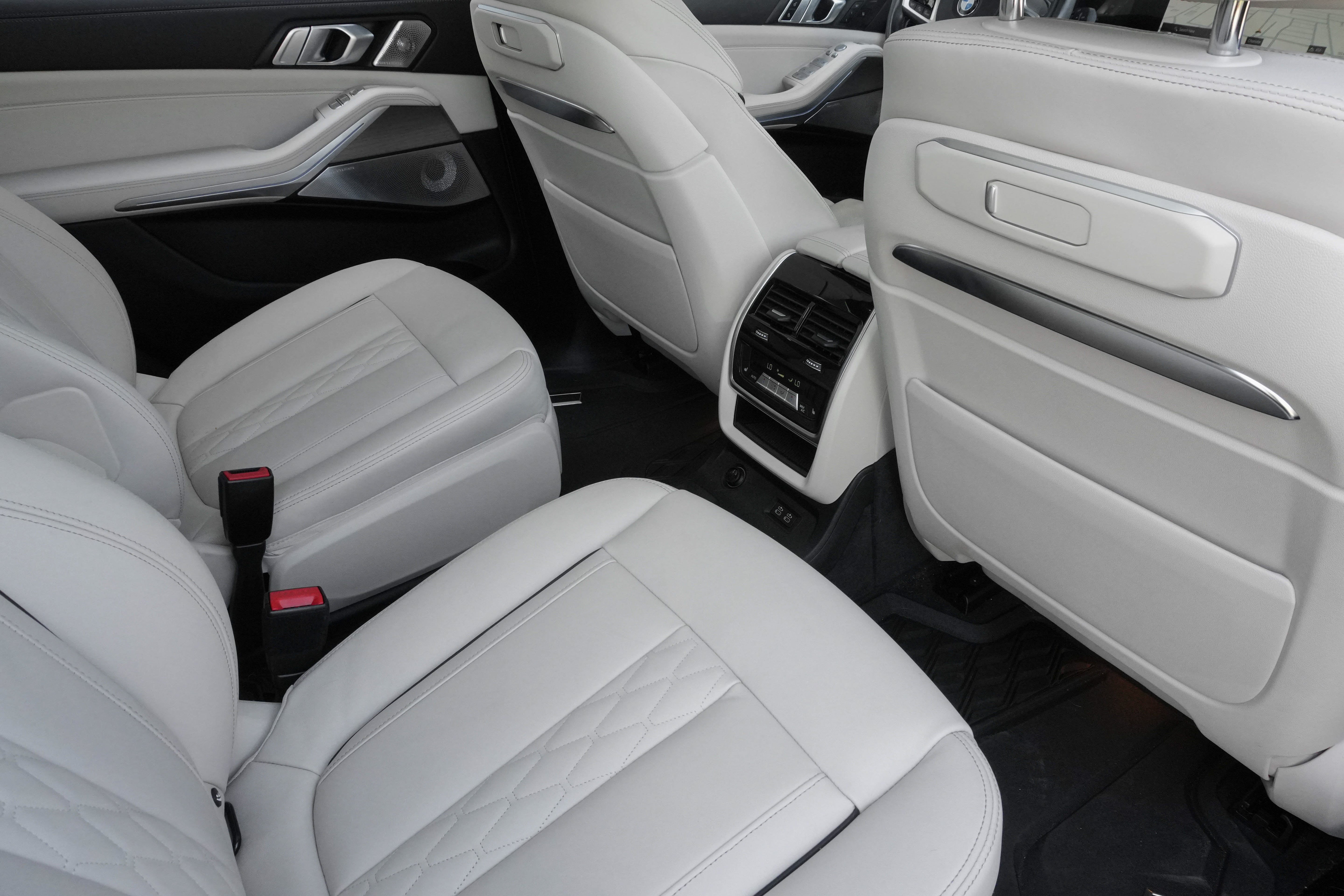 Certified 2024 BMW X7 M60i AWD/4WD image 38