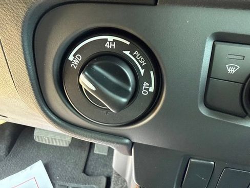 Used 2025 Nissan Frontier PRO-4X AWD/4WD image 22
