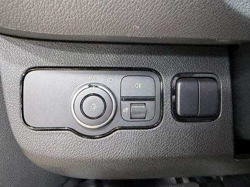 Used 2025 Mercedes-Benz Sprinter 2500 image 32
