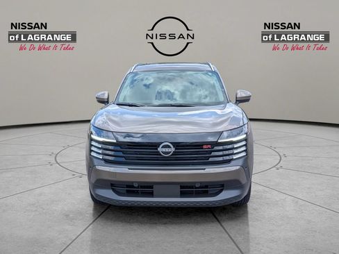 Used 2025 Nissan Kicks SR FWD image 2