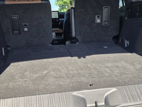 Used 2024 Lexus GX 550 w/ Cold Area Package AWD/4WD image 22