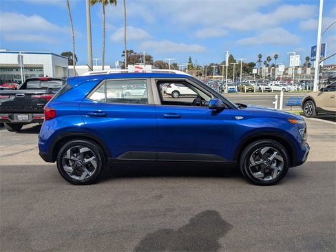 Used 2025 Hyundai Venue Limited image 5