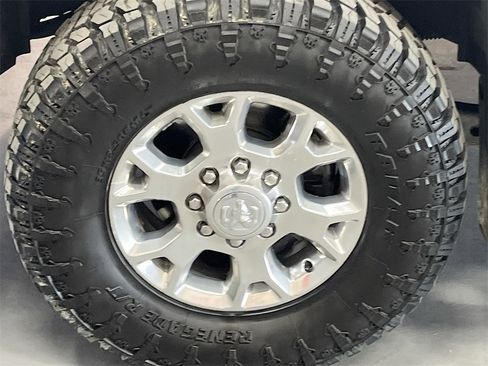 Used 2024 RAM 3500 Laramie image 31