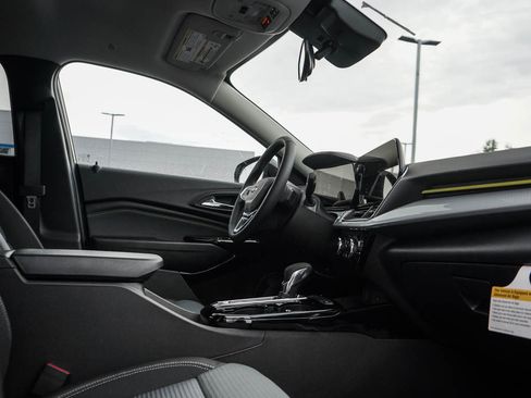 New 2026 Chevrolet Trax LT w/ Driver Confidence Package FWD image 10