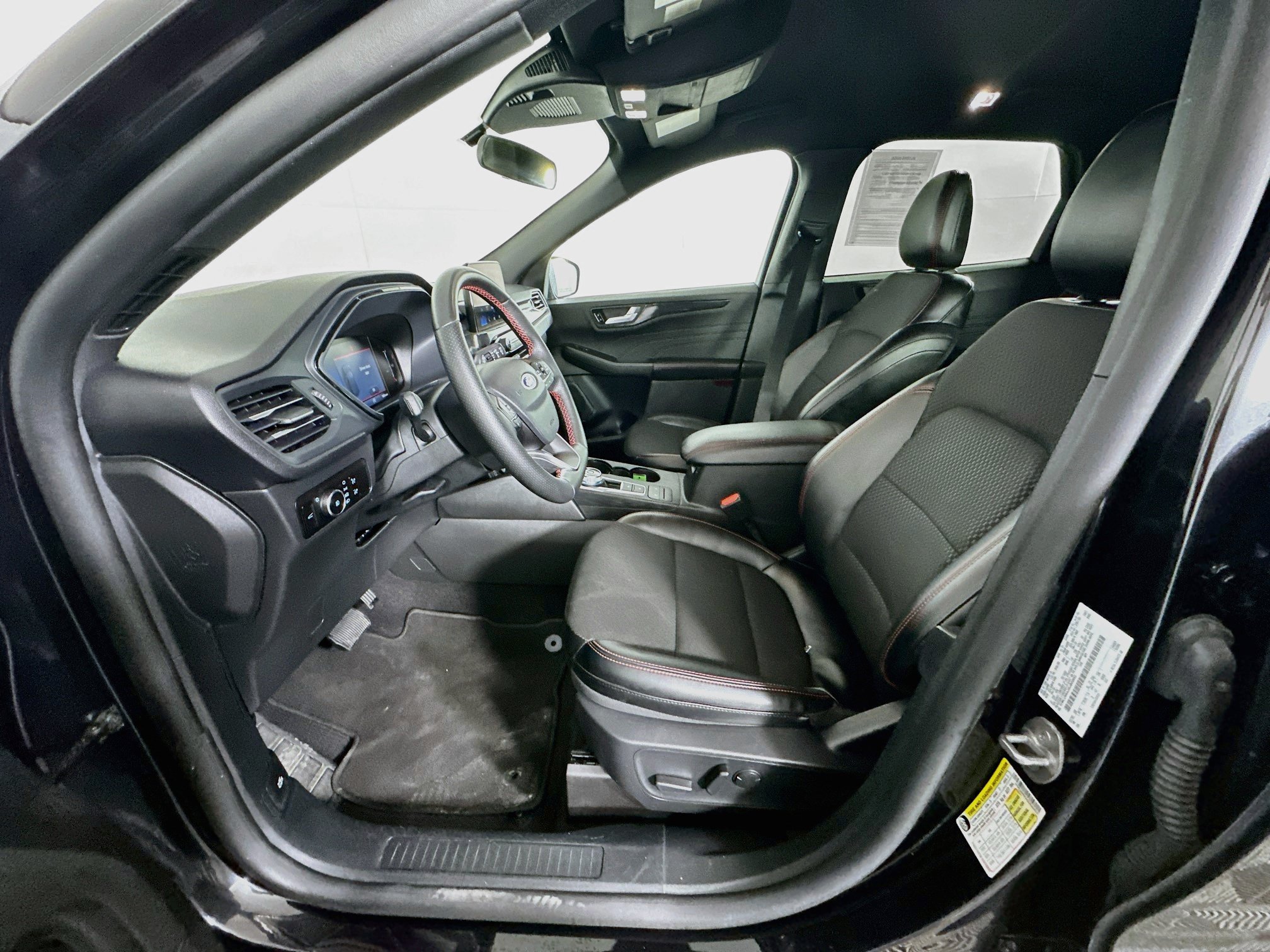 Used 2025 Ford Escape ST-Line Select AWD/4WD image 13