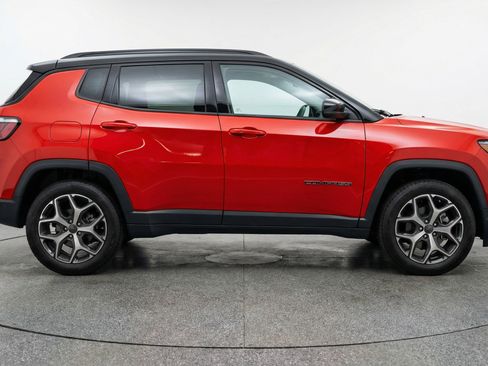 Used 2025 Jeep Compass Limited AWD/4WD image 11