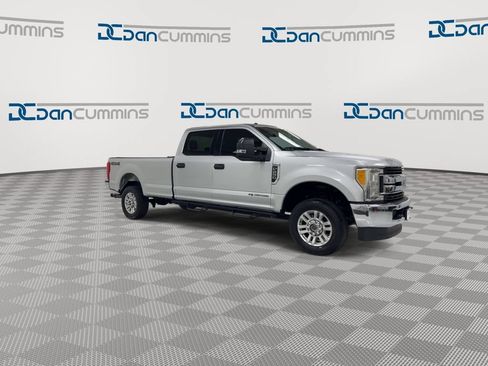 Used 2017 Ford F250 XLT AWD/4WD image 2