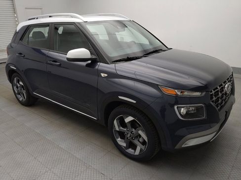 Used 2020 Hyundai Venue FWD image 11