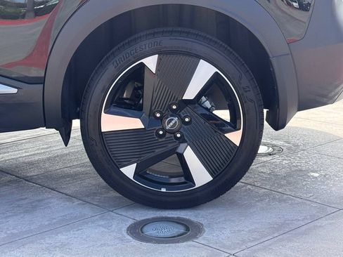 Certified 2025 Nissan Kicks SR FWD image 9