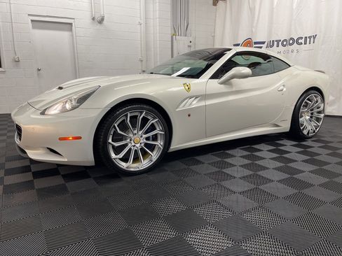 Used 2012 Ferrari California image 5