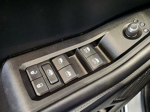 Used 2023 Jeep Grand Cherokee Laredo AWD/4WD image 15