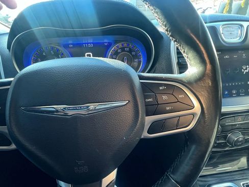 Used 2019 Chrysler 300 Touring w/ Sport Appearance Package image 15