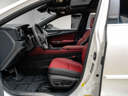 Used 2025 Lexus NX 250 FWD w/ Towing Package (2000 Lbs) image 4