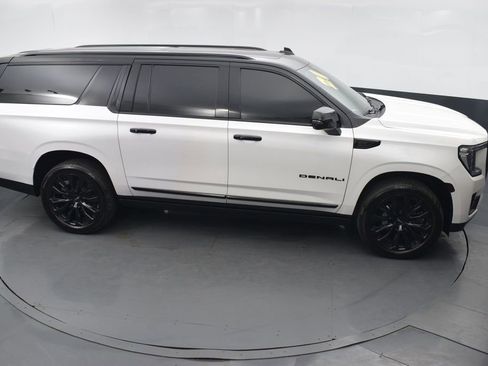 Used 2021 GMC Yukon XL Denali w/ Denali Premium Package AWD/4WD image 45