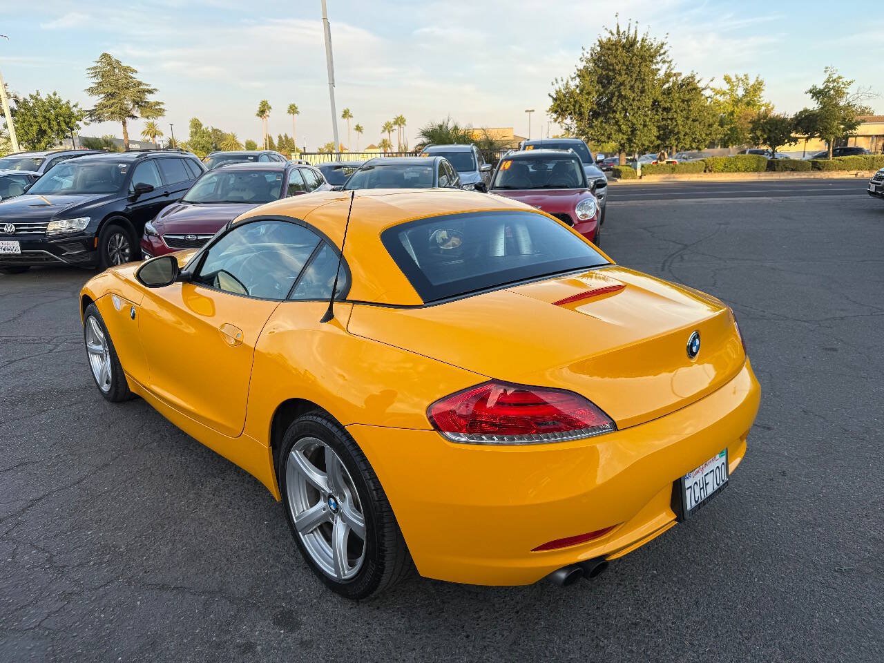 Used 2012 BMW Z4 sDrive28i w/ Exclusive Citrus Yellow Pkg RWD image 23
