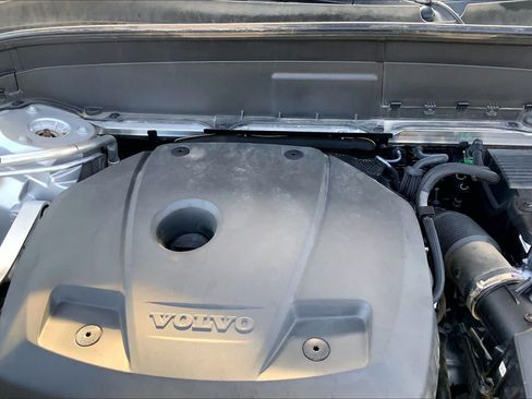 Used 2022 Volvo XC90 T5 Momentum FWD image 32