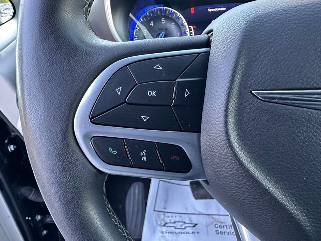 Used 2024 Chrysler Pacifica Touring-L FWD image 22