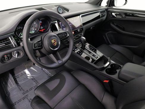 Used 2025 Porsche Macan image 29