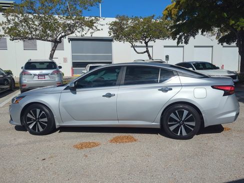 Used 2022 Nissan Altima 2.5 SV image 8