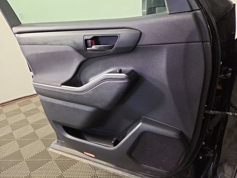 Used 2023 Toyota Highlander L AWD/4WD image 28