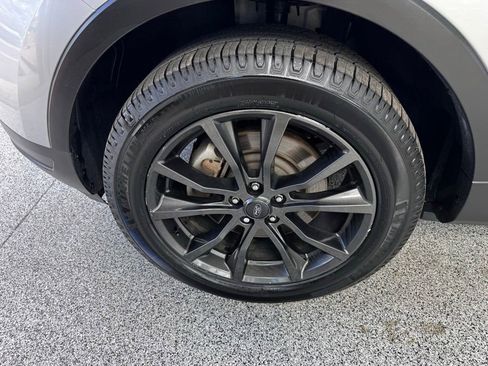 Used 2018 Ford Explorer XLT w/ Equipment Group 202A AWD/4WD image 11