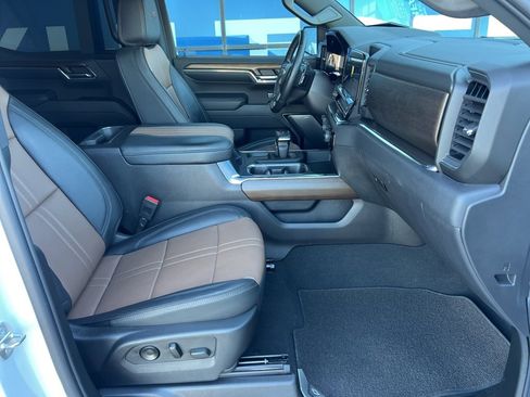 Used 2024 Chevrolet Silverado 1500 High Country w/ Technology Package image 12