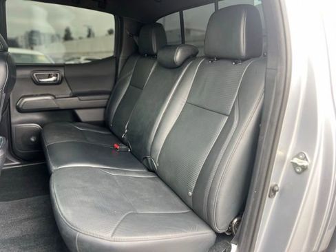 Used 2019 Toyota Tacoma TRD Off-Road image 17