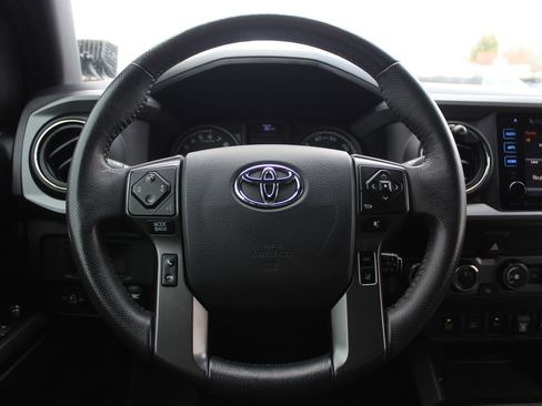 Used 2019 Toyota Tacoma TRD Off-Road w/ Technology Package image 15