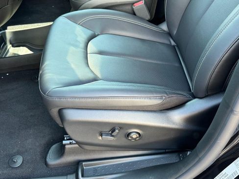 New 2027 Chrysler Pacifica Select FWD image 18