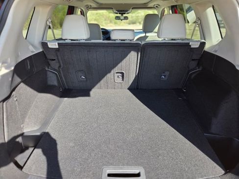 Used 2023 Nissan Rogue SV w/ SV Premium B Package image 5