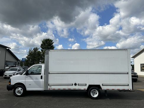 Used 2021 GMC Savana 3500 Extended w/ Power Convenience Package RWD image 9