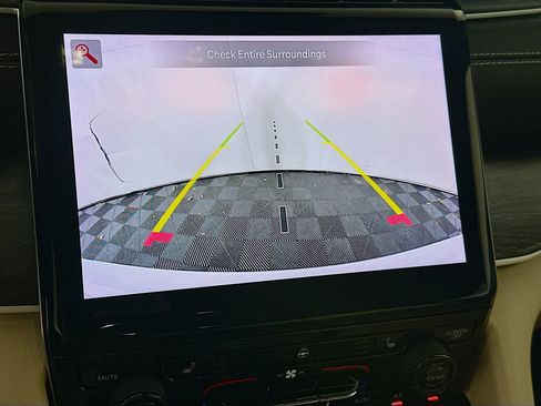 Used 2023 Jeep Grand Cherokee Limited image 23