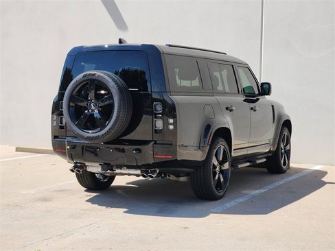 New 2025 Land Rover Defender 130 V8 image 4