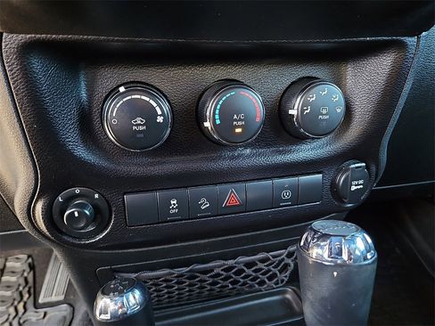 Used 2017 Jeep Wrangler Unlimited Sport image 25