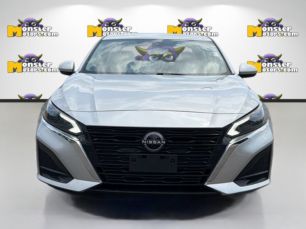 Used 2023 Nissan Altima 2.5 SV FWD image 2