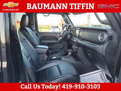 Used 2018 Jeep Wrangler Unlimited Sahara AWD/4WD image 12