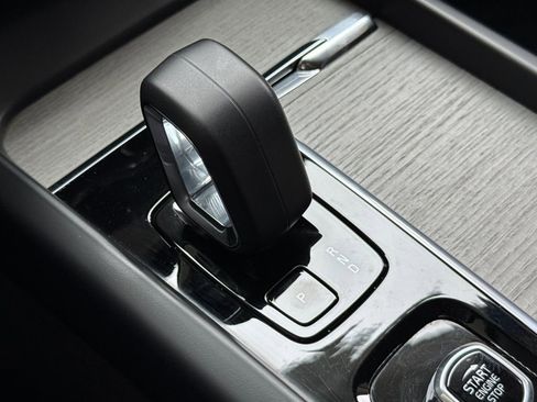 Certified 2025 Volvo XC60 B5 Plus AWD/4WD image 21