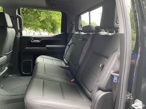 Used 2025 Chevrolet Silverado 1500 LT Trail Boss w/ Convenience Package II AWD/4WD image 40
