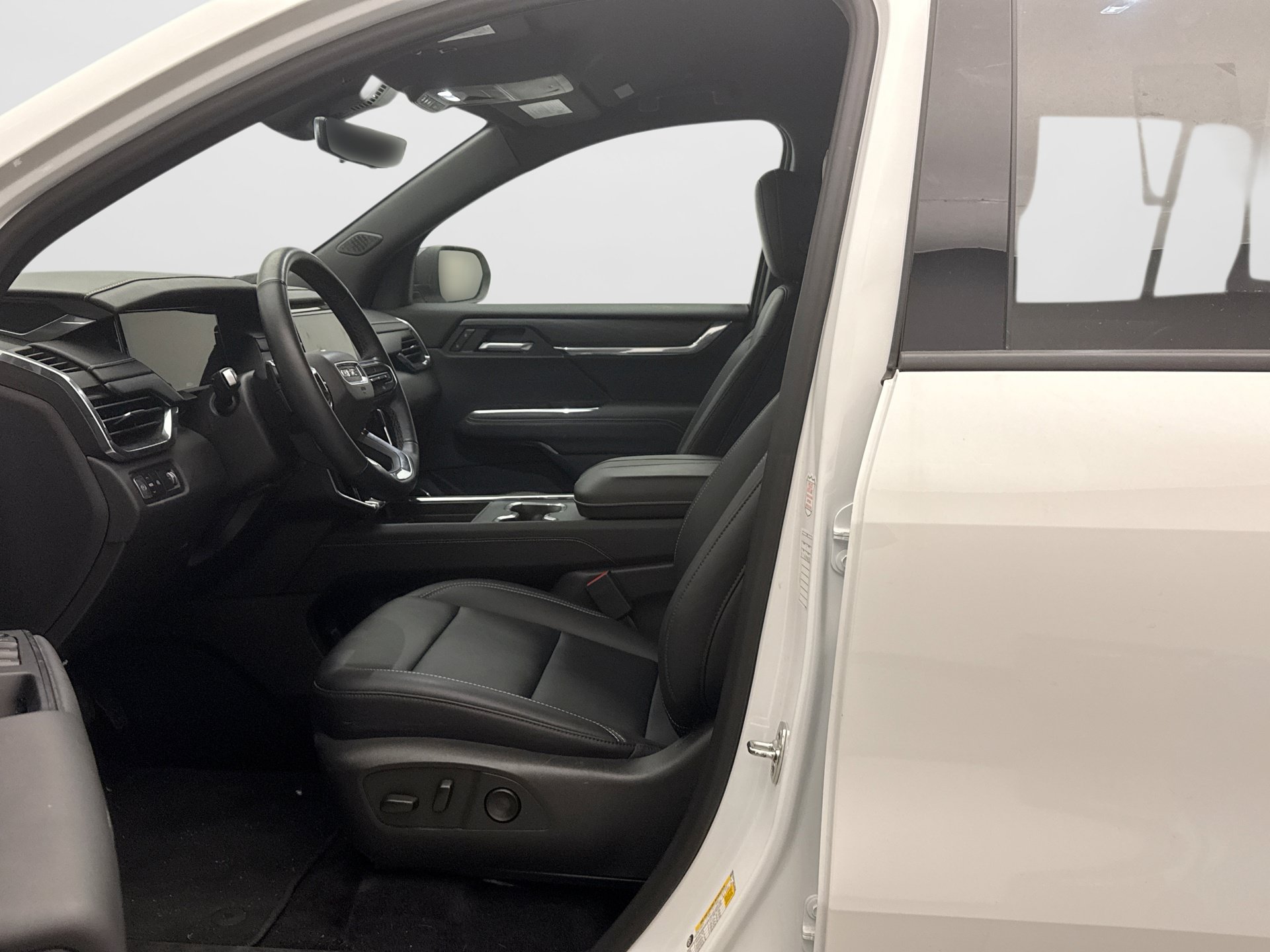 Used 2026 GMC Acadia Elevation w/ Elevation Premium Package FWD image 8