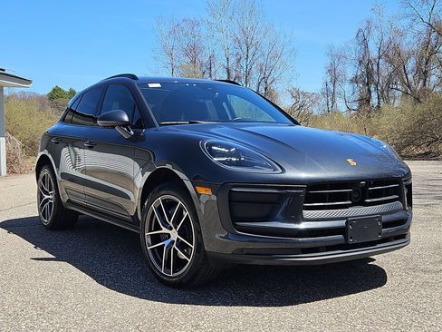 Certified 2024 Porsche Macan AWD/4WD image 9