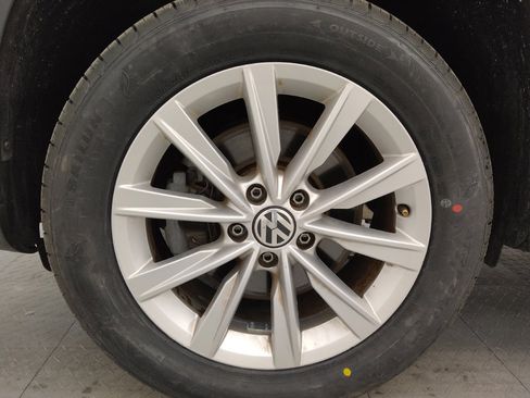 Used 2017 Volkswagen Tiguan Limited w/ Premium Package image 31